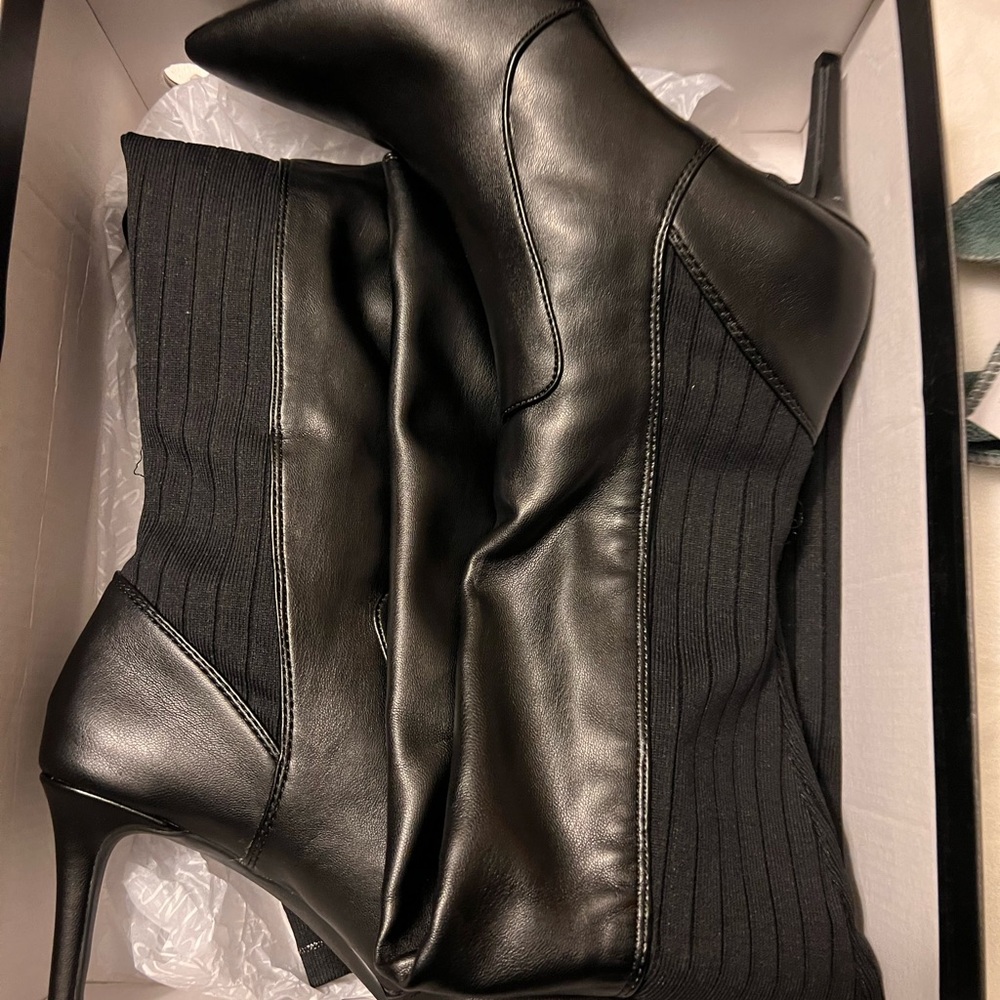 Ladies boots 25inch top to bottom the heel is 3inch